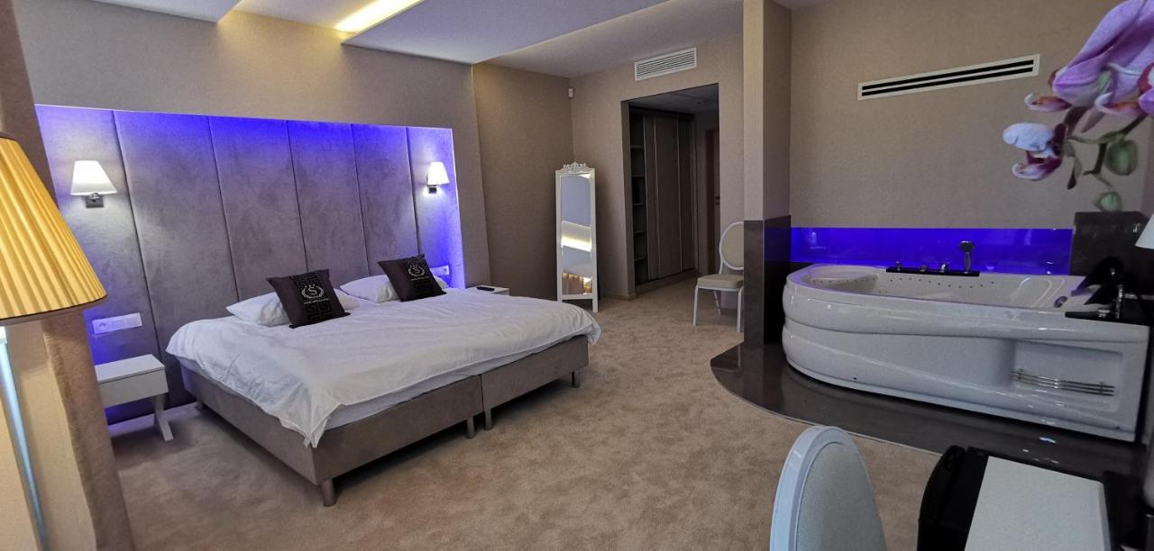 Hotel Sevilla Gold Leczeszyce Esterno foto